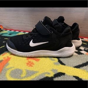 💯Little Kids Nike Free. GUC